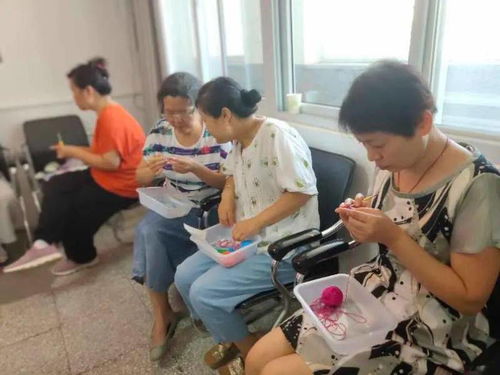 紅色助力 領(lǐng)航公益——徐水儀器廠社區(qū)開展老少樂DIY公益鉤織培訓活動